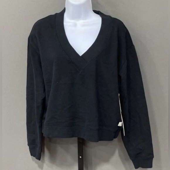 Vuori Sweaters - Vuori Cropped Black Sweatshirt NWT Size M